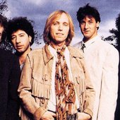 tom-petty-heartbreakers-1991-web-768x432.jpg