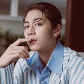 แพรว Magazine