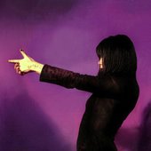 björk-photographed-by-steve-gullick-1995-v0-h5hwrpbl603c1.jpg