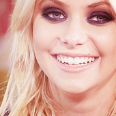 taylor momsen.