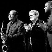 870x489_charliehadenquartetwest_manzoni2010_04.jpg