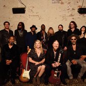 Tedeschi-Trucks-Band_guitardotcom_early2019_1400x1050.jpeg