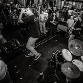 why are all live photos of hxc bands on last fm in black and white