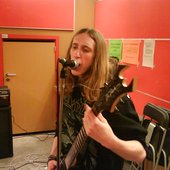 Thomas : Guitar and vocals