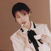 IU 2025 SEASON'S GREETINGS