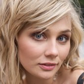 Clare Bowen 