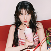 IU 2025 SEASON'S GREETINGS