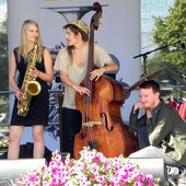 adele-sauros-katu-kaiku2-pori2014-or.jpg