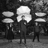 WWW_Neurobeat_fotograf_Apolena_Typltova_bw.jpg