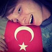 Isac Elliot with Turkish flag