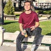 Pedro Teixeira da Mota a relaxar com o seu starbucks.