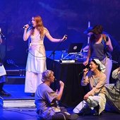 Holly-Herndon-Barbican-1.jpg