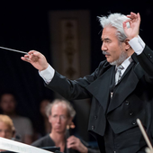 Taro Iwashiro conducting