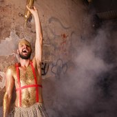 Veronez em ensaio para 'Narciso deu um grito'