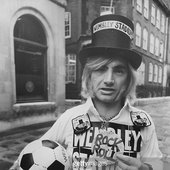 31st-july-1972-screaming-lord-sutch-after-his-appearance-at-bow-on-picture-id3333645.jpg