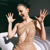 Happy 😁😊🥰🤍💛 we love a happy queen 💙