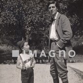 Alban Berg mit seinem Neffen Erich Alban. Nachlass Alban Berg. Photographie. 1910. 