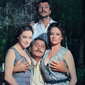 domenico modugno (film La_sbandata_(1974)_-_Franco,_Paluzzi,_Modugno,_Giorgi).jpg