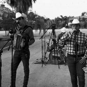 Grupo Arriesgado (En Vivo, Blanco y Negro)