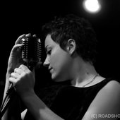 Ирина Нахумова (гитара, вокал)