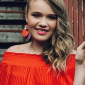 Erin-Mai-Wales-Junior-Eurovision-2019-Calon-yn-Curo-Heart-Beating-800x600.jpg