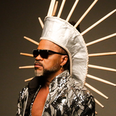 Carlinhos Brown - Ensaio de fotos Tribalistas 2018.png