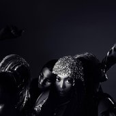 Là où les diamants brillent @rutheecolors   stylisme par @paul.travert @farfrombasicrecords merci à @maimounandy @rcdagathe @eravnl @53driggs.jpg
