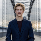 ©2017 Jan Lisiecki (by Holger Hage).png