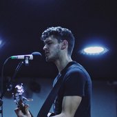 🎸