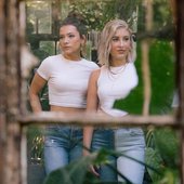 Maddie & Tae