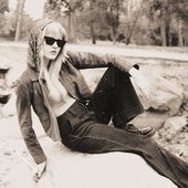 Elisabeth Duffy  (Lead Singer/Writer) 2025