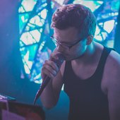 Zero Tep singing live in Portland