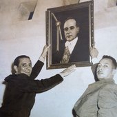 francisco alves and some random guy holding a portrait of getúlio vargas