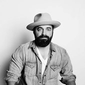 Drew Holcomb 2019