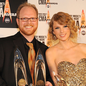 43rd-Annual-CMA-Awards-Press-Room-WSOcJ80LjWwx.png