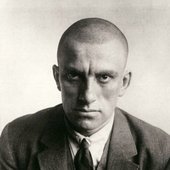 vladimir-mayakovsky-1924-rodchenko-1372292421_org-2151809842.jpg