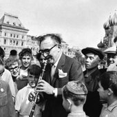 Benny Goodman performs for a young audience in Red Square (Moscow, Soviet Union, 1962)