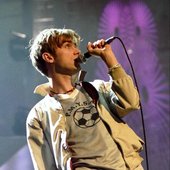 young-damon-albarn-in-the-90s-v0-29etqnre34hf1.jpg