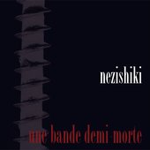 Une bande demi-morte