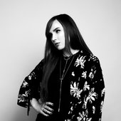 Louise Burns2.jpg