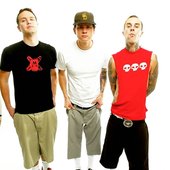 blink182foryou_CAuDPQVATa5.jpg