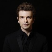 David-Kadouch-1333-750x750-1-768x768.jpg