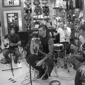 vvv acoustic in store performance