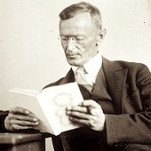 Hermann_Hesse_1927_Photo_Gret_Widmann.jpg