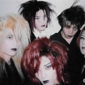 14258-scene-damour-group-shot.jpg