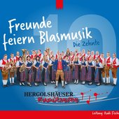 Freunde feiern Blasmusik