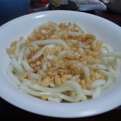 Kanda Mori eat Udon.