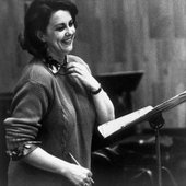 Yvonne-Kenny-during-recording-of-Meyerbbeer-Il-crociato-in-Egitto-1990-1991-c-Opera-Rara-1-300x300.jpeg