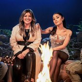 Kelly Clarkson & Ariana Grande