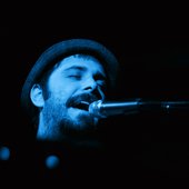 Greg_Laswell_at_Doug_Fir_9_19_08_(2891838166).jpg